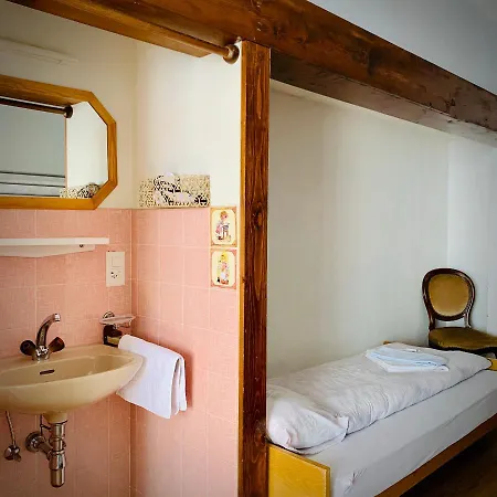 Hotel Weisses Roessli 2*