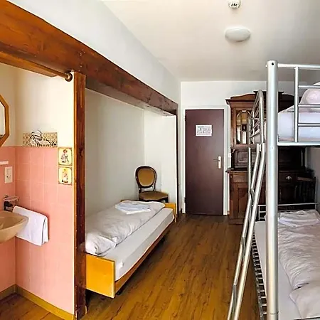 Weisses Roessli Hotel