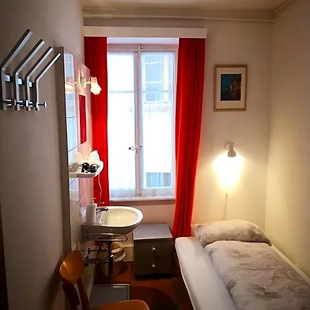 Weisses Roessli Hotel